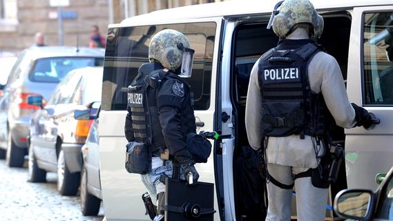 SEK-Einsatz in Dentlein: Polizei stellt Waffen sicher - Nordbayern.de