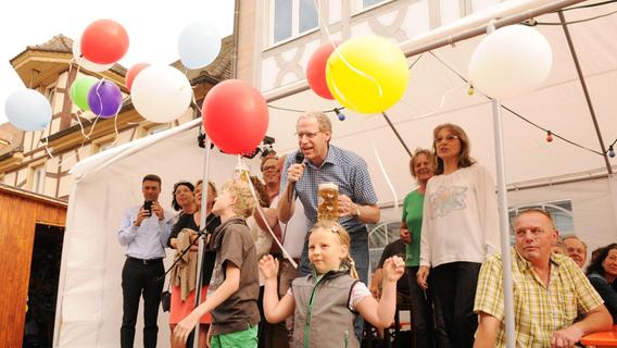Altstadtfest eröffnet mit Piranhas, Parforcehorn und Ballons - Nordbayern.de
