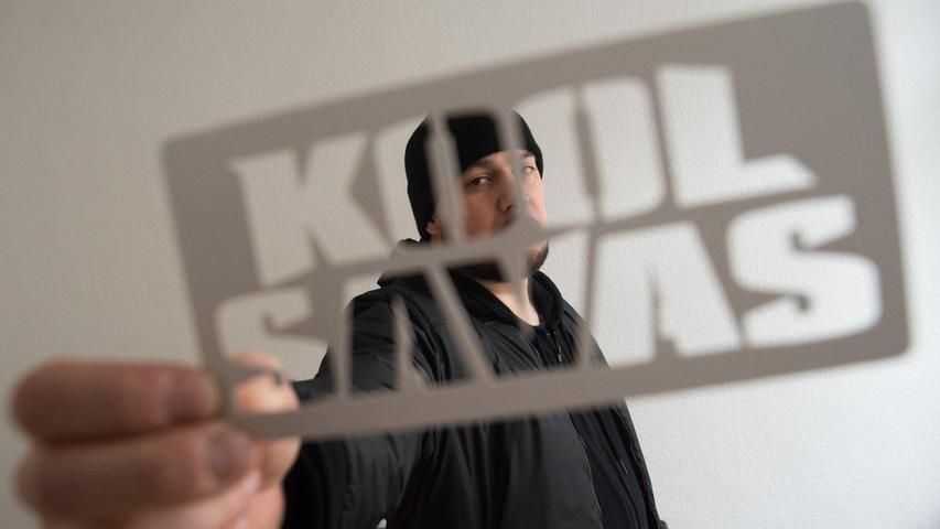 Mit dabei am Flughafen: Rapper Kool Savas. Mit dabei am Flughafen: Rapper Kool Savas.