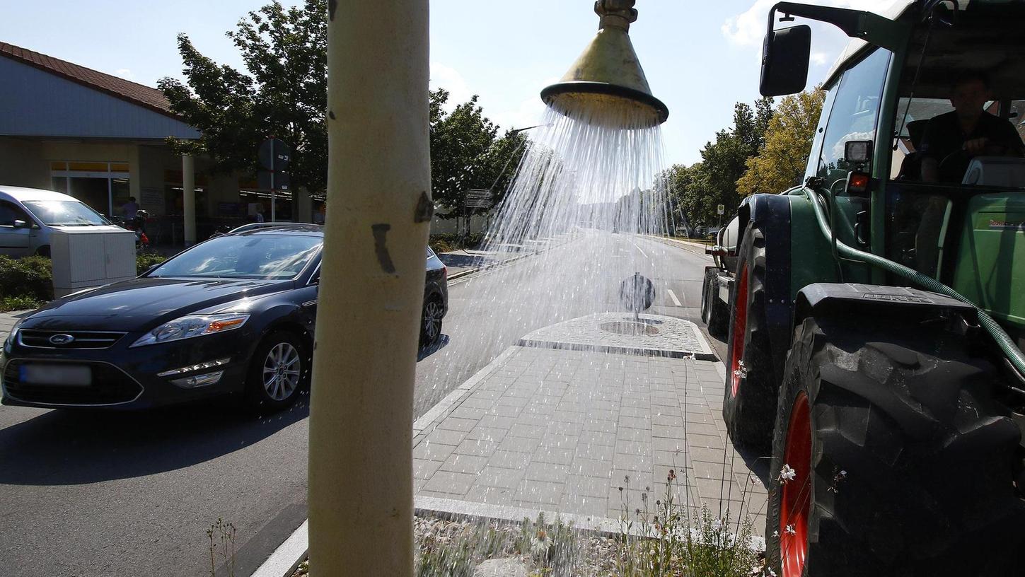 Die Stadtgärtnerei gießt jetzt mit Trinkwasser