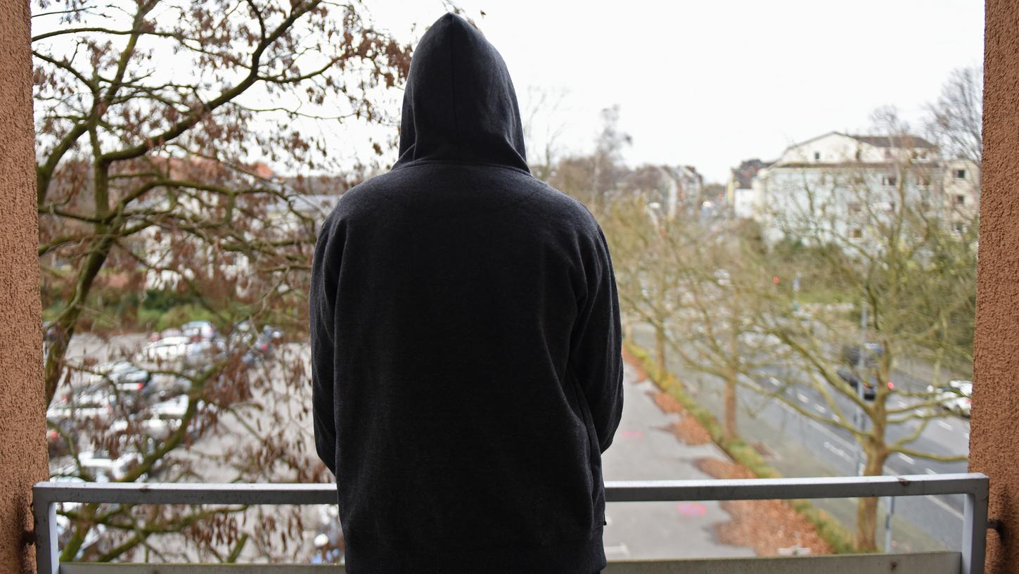Einsamkeit hat viele Formen. Sie betrifft alle Altersgruppen. Und in Zeiten der Pandemie fühlen sich noch mehr Menschen einsam. Einsamkeit hat viele Formen. Sie betrifft alle Altersgruppen. Und in Zeiten der Pandemie fühlen sich noch mehr Menschen einsam.