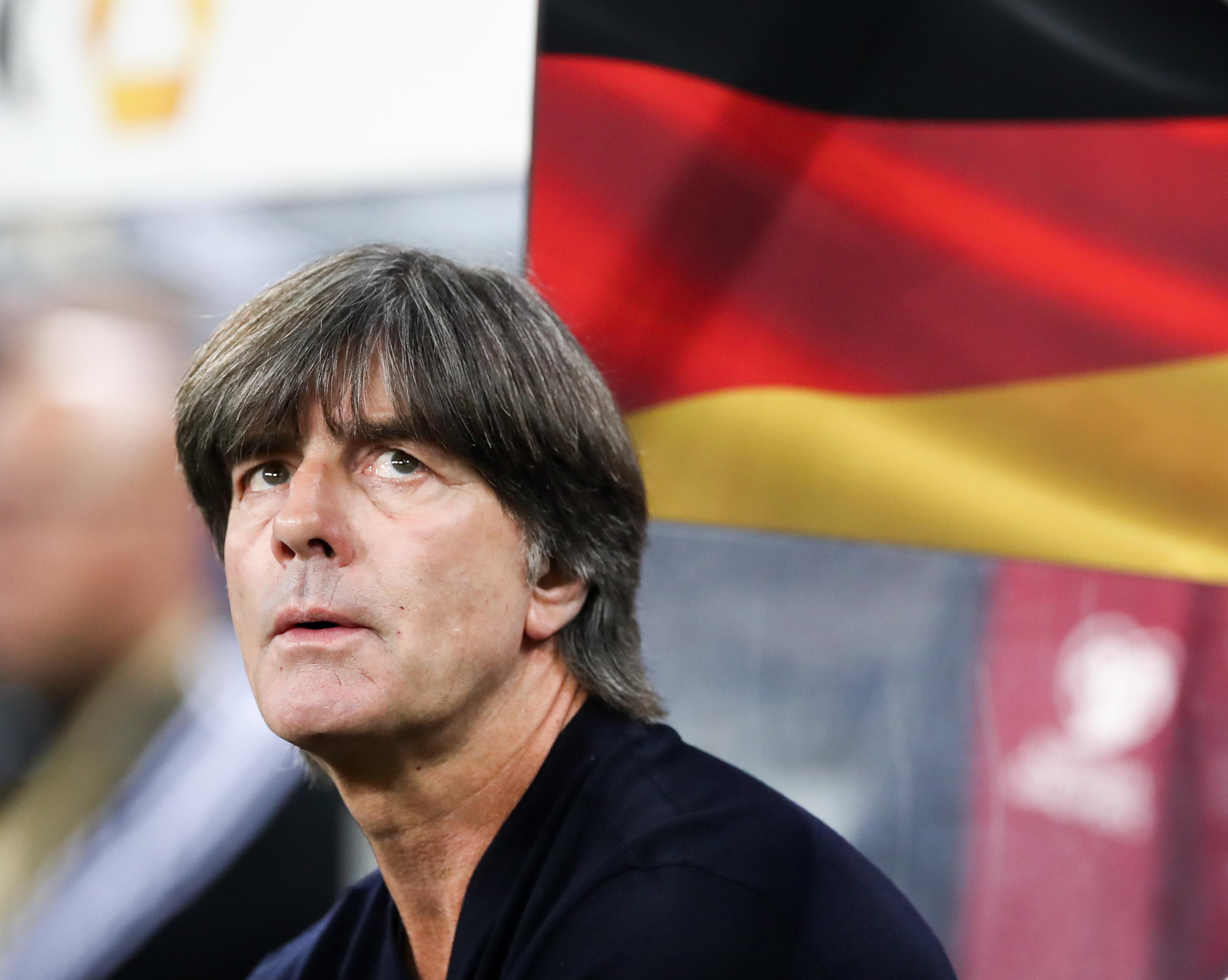 Eigentlich hat Joachim Löw in seinen 14 Jahren als Fußball-Bundestrainer schon alles erlebt, aber das ist auch für ihn Neuland: An die vier Monate lange Winterpause der Nationalmannschaft schließt sich wegen der Corona-Pandemie nahtlos eine noch längere Sommerpause an. Die Saison 2019/20 ist für die DFB-Auswahl vorzeitig beendet - und das nach gerade einmal sechs Länderspielen.