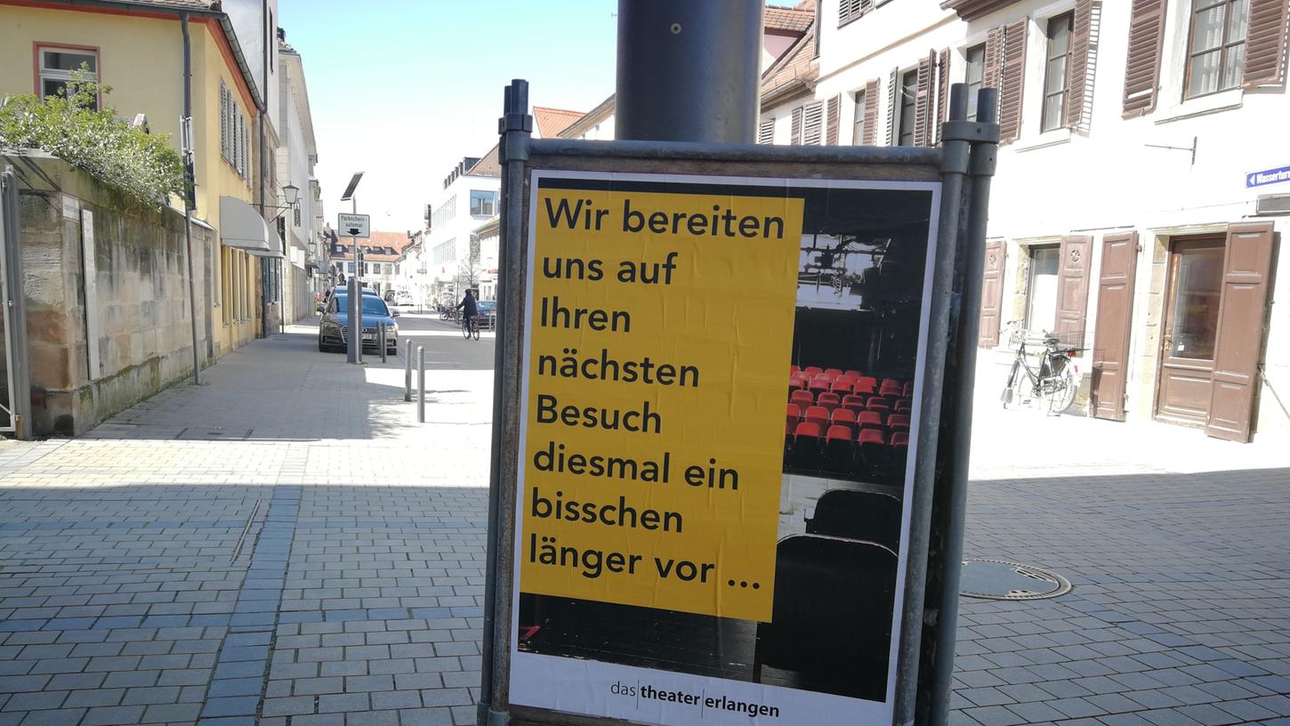 Mit einer Plakat-Kampagne weist das Theater Erlangen derzeit in der gesamten Stadt auf die Zwangspause des Hauses hin.