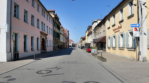 Die Erlanger Goethestraße wirkt dieser Tage fast wie ausgestorben.