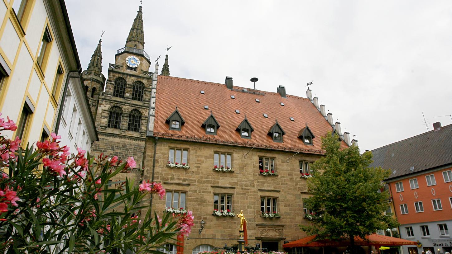 Die Stadt Ansbach hat bekannt gegeben, dass sowohl Frühlingsfest und Mai-Mess, als auch das Altstadtfest wegen der Corona-Pandemie in diesem Jahr abgesagt worden sind. Die Stadt Ansbach hat bekannt gegeben, dass sowohl Frühlingsfest und Mai-Mess, als auch das Altstadtfest wegen der Corona-Pandemie in diesem Jahr abgesagt worden sind.