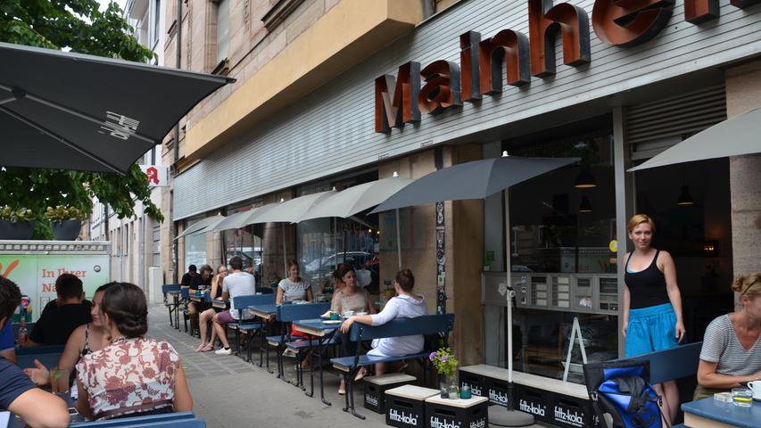 Das beliebte Café in Gostenhof, das normalerweise mit leckeren Kuchen und deftigem Frühstück lockt, bittet um Unterstützung. In der Kampagne heißt es: "Wir setzen alles daran, auch weiterhin als Stadtteilcafé Teil des bunten Lebens im Viertel zu sein. Wir haben alle Möglichkeiten der Hilfebeantragung ausgeschöpft, das wird leider nicht reichen. Wenn wir alle zusammenhalten und du ein bisschen was dazu gibst, können wir diese Herausforderung gemeinsam meistern."  Unterstützen kann man das Mainheim hier.  / Café Mainheim, Bauerngasse 18