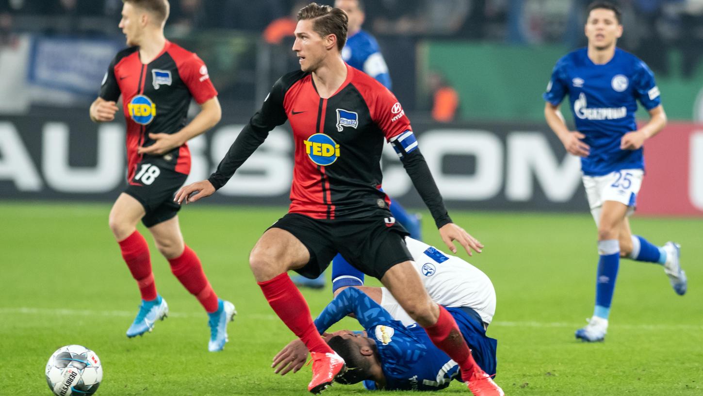 Kaum ging es für die Profis von Hertha BSC wieder auf den Platz, müssen sich Niklas Stark und Marius Wolf wegen Kontakt zu einer infizierten Person wieder in Quarantäne begeben.