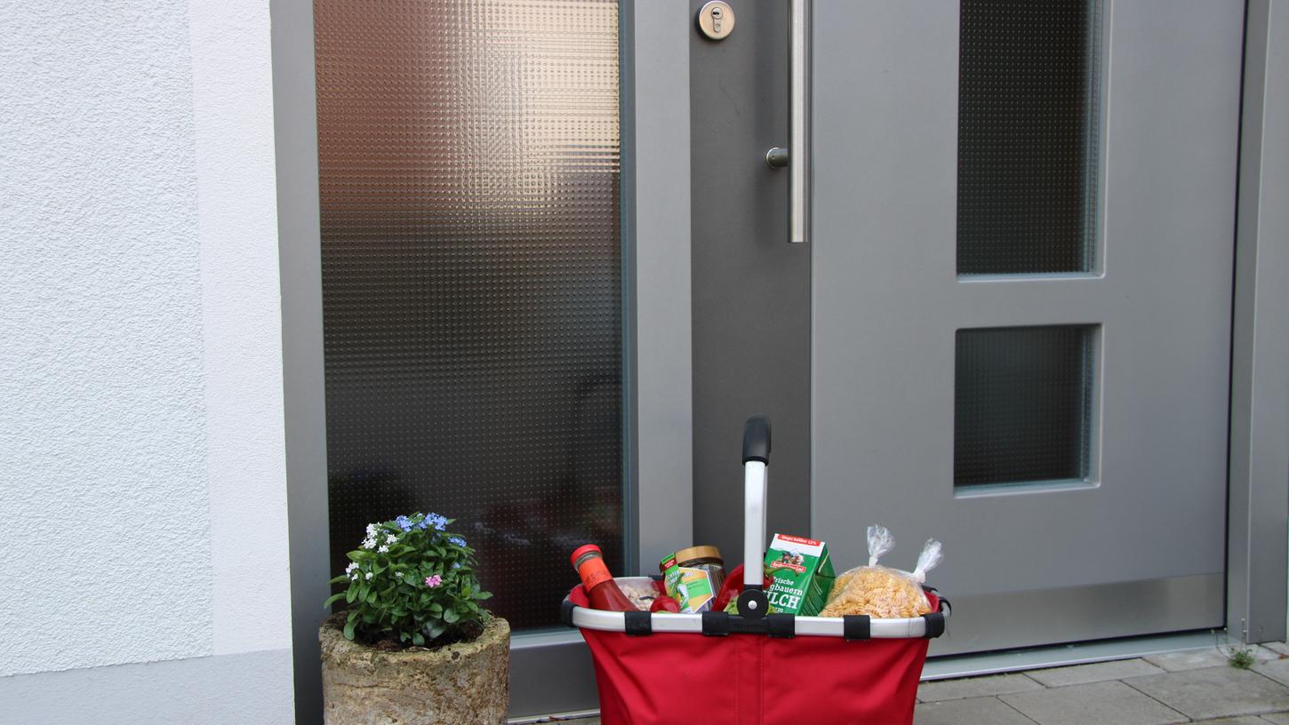 Rechte Organisationen in Bayern nutzen die Corona-Krise, um mit Hilfsangeboten neue Anhänger zu gewinnen. (Symbolbild) Rechte Organisationen in Bayern nutzen die Corona-Krise, um mit Hilfsangeboten neue Anhänger zu gewinnen. (Symbolbild)