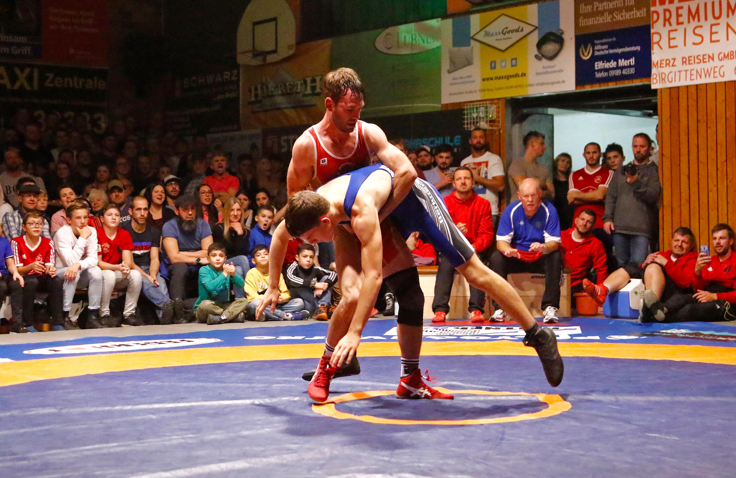 Wenn die Ringer von ASV Neumarkt und SC Oberölsbach auf die Matten gehen, ist für Zuschauer seit jeher beste Unterhaltung geboten. Doch weil für die ab Oktober geplanten Ligawettkämpfe der Mannschaften strenge Sicherheits-Vorkehrungen bestehen, machen nur wenige Vereine mit. Beide Nachbarn verzichteten schließlich auf die Bayernliga-Runde.