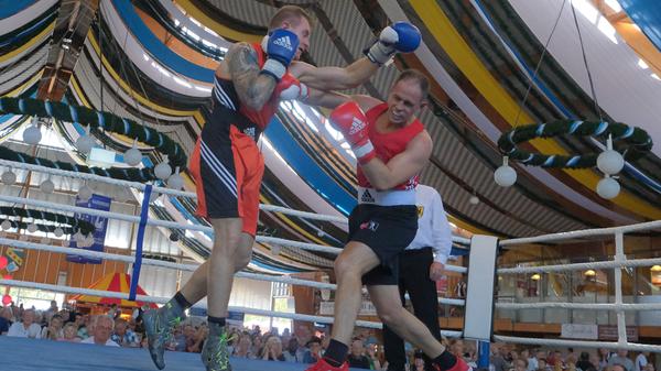 Die erst 2019 wiederbelebten Einlage-Kämpfe sind der Jahreshöhepunkt der Box-Abteilung beim ASV Neumarkt, sind aber mit dem gesamten Volksfest vom 7. bis 17. August abgesagt worden. Der Verein musste seinen neuen professionellen Ring ohne Besucher einweihen.