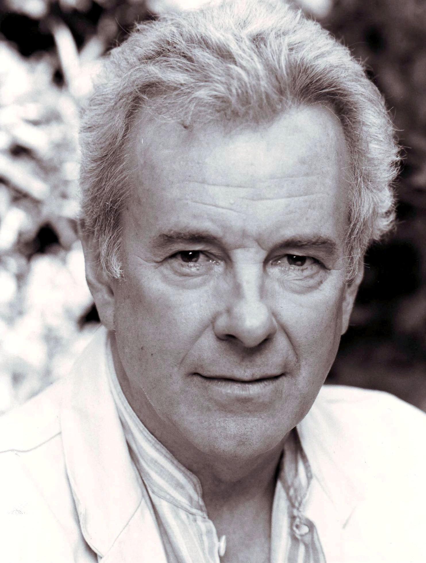 Der US-Schauspieler und Synchronsprecher Jay Benedict erlangte durch seine Rollen in "Aliens", "Batman: The Dark Knight rises" und der Serie "Emmerdale" Berühmtheit. Er verstarb am 4. April als Folge seiner Infektion mit dem Coronavirus.