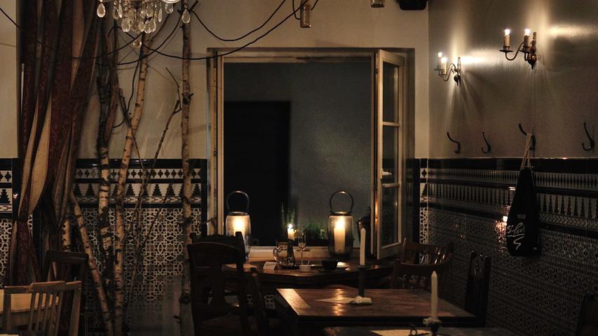 Das kleine aber feine Restaurant „Dürrer Hase“ serviert seit fünf Jahren leckere Steaks und Flammkuchen. Auch sie sind aufgrund der aktuellen Lage auf Unterstützer angewiesen, damit es das Restaurant auch noch nach der Krise gibt. Auf Startnext können Gutscheine gekauft werden, die dann bei Wiederöffnung des Restaurants eingelöst werden können. Hier kann das Restaurant Dürrer Hase unterstützt werden./ Dürrer Hase, Untere Schmiedgasse 5 Das kleine aber feine Restaurant „Dürrer Hase“ serviert seit fünf Jahren leckere Steaks und Flammkuchen. Auch sie sind aufgrund der aktuellen Lage auf Unterstützer angewiesen, damit es das Restaurant auch noch nach der Krise gibt. Auf Startnext können Gutscheine gekauft werden, die dann bei Wiederöffnung des Restaurants eingelöst werden können. Hier kann das Restaurant Dürrer Hase unterstützt werden./ Dürrer Hase, Untere Schmiedgasse 5