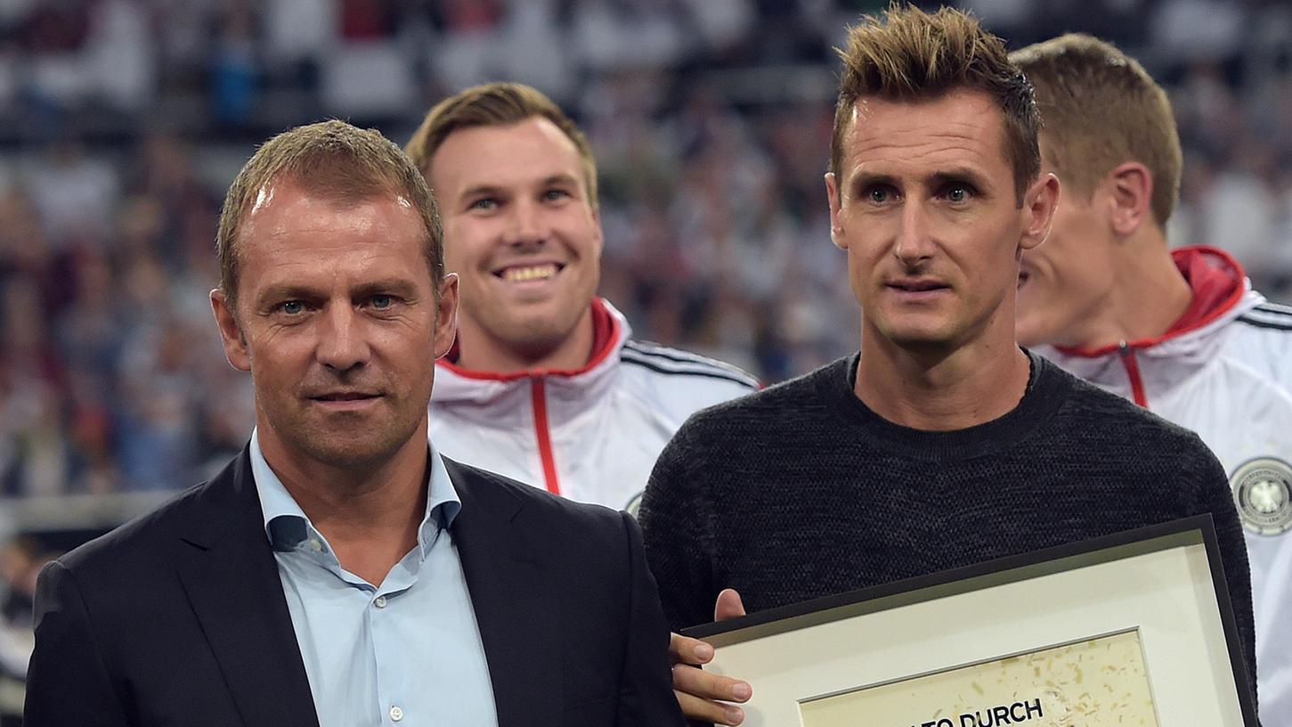 Bald gemeinsam an der Seitenlinie? Bayern-Trainer Hansi Flick und Miroslav Klose.