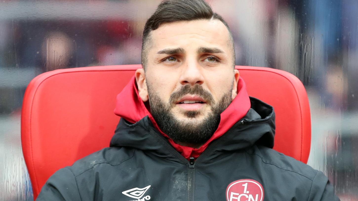 Düstere Aussichten? Nicht für Mikael Ishak. Nürnbergs Stürmer lässt sich von seinem Glauben leiten. Düstere Aussichten? Nicht für Mikael Ishak. Nürnbergs Stürmer lässt sich von seinem Glauben leiten.