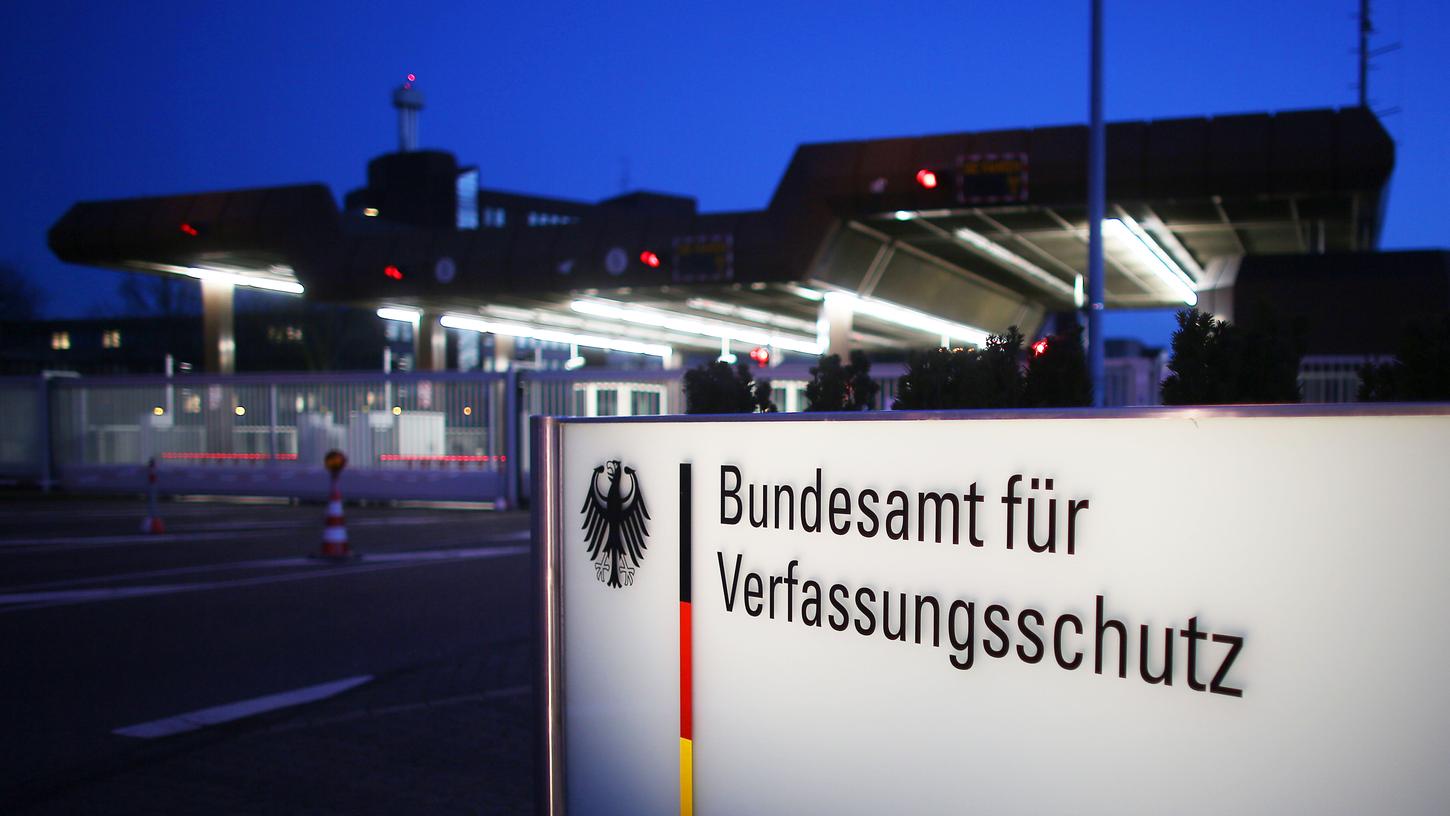 Laut dem Bundesamt für Verfassungsschutz befänden sich die Aktivitäten chinesischer Nachrichtendienste in Deutschland gründsätzlich Laut dem Bundesamt für Verfassungsschutz befänden sich die Aktivitäten chinesischer Nachrichtendienste in Deutschland gründsätzlich
