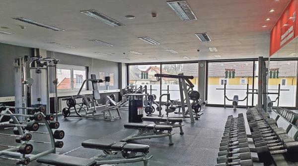 Muss der Freistaat Betriebe entschädigen?_Fitnesstudio-clever-fit-leer-kir-bea-1200x900-730x548.jpg