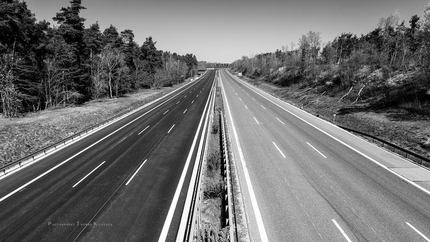 In der Coronakrise: Leere Autobahnen auch am Ostersonntag
