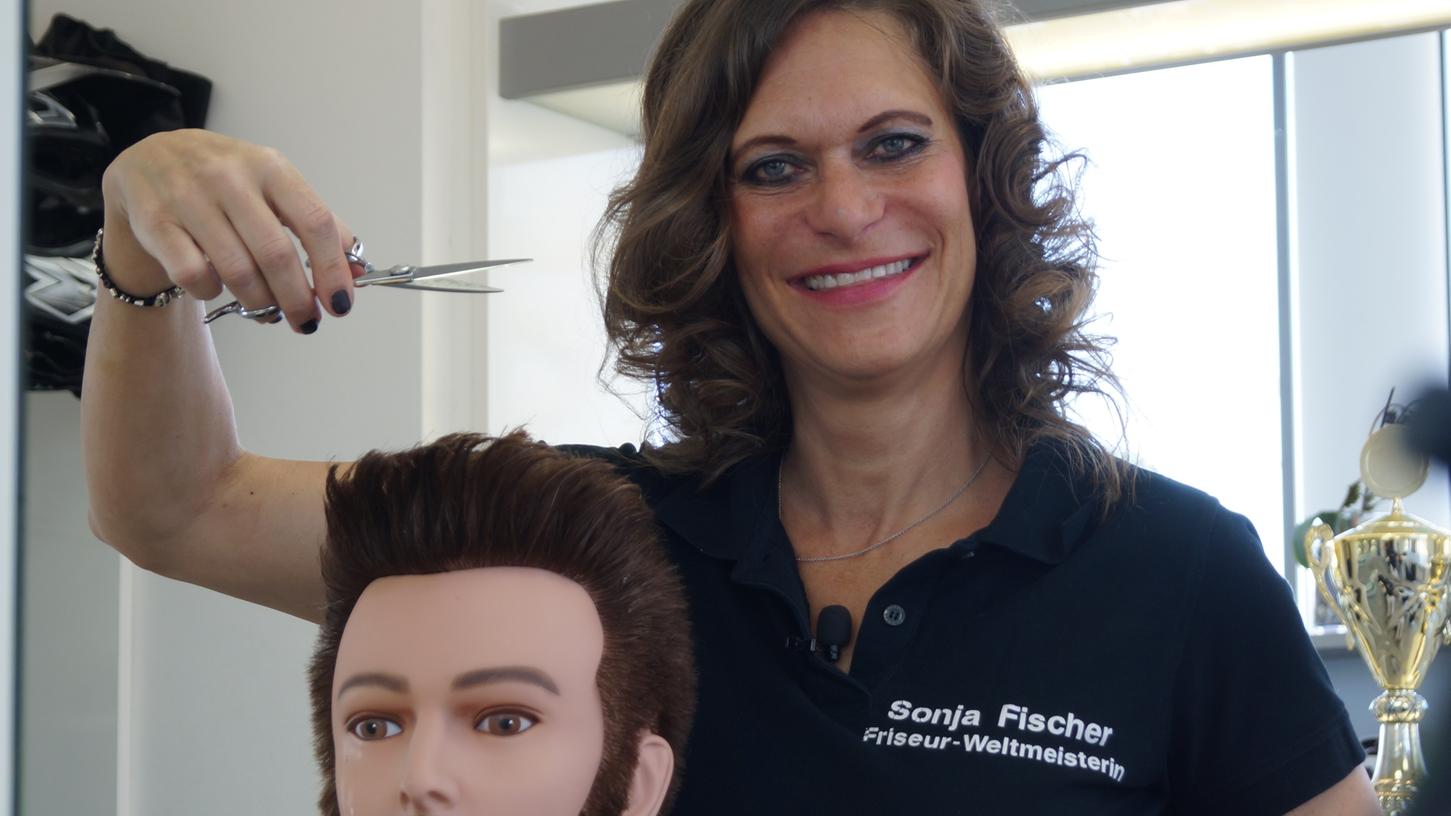 Haare retten in der Corona-Zeit: Friseur-Weltmeisterin gibt Tipps!
