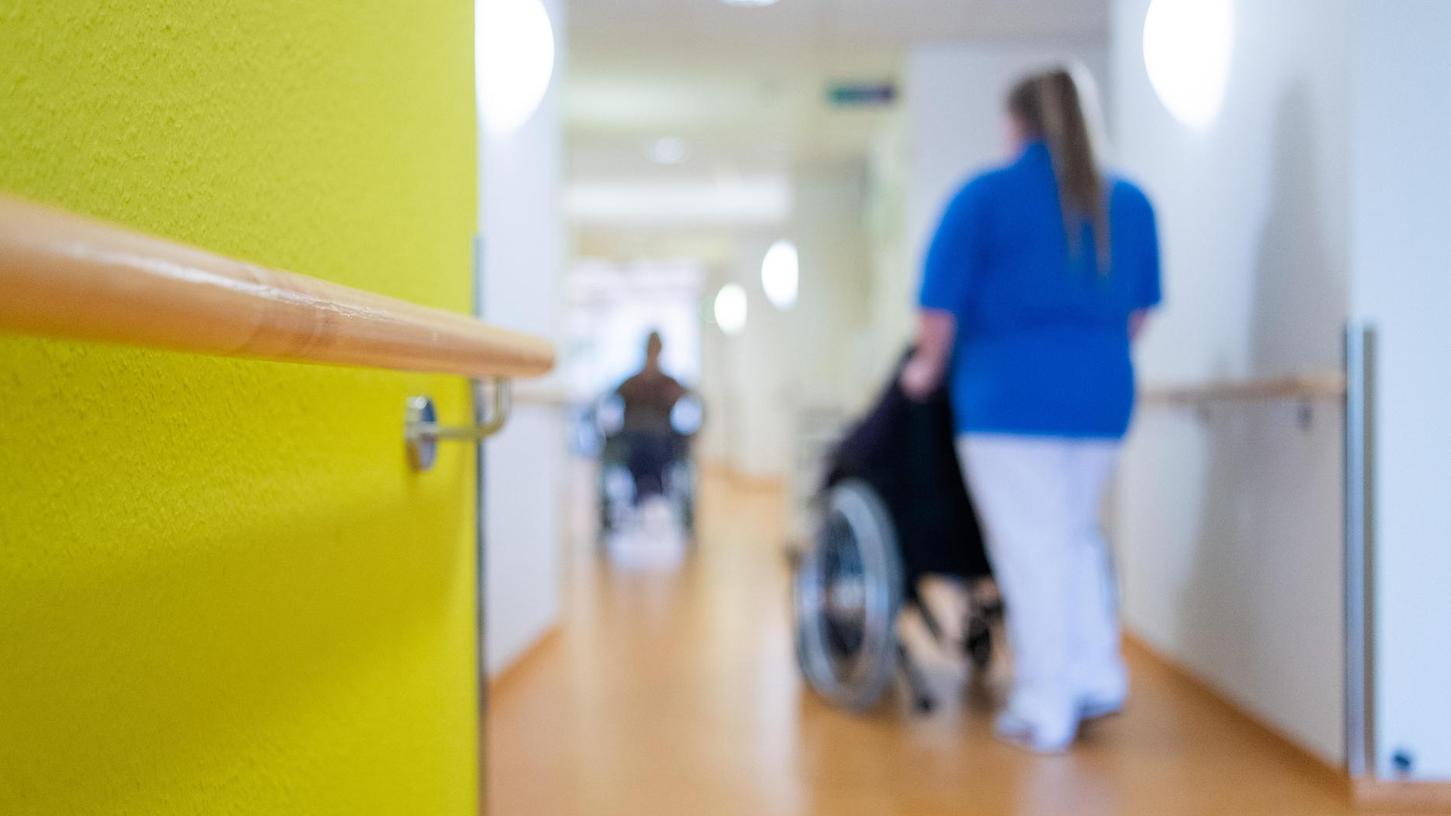 Enorme Herausforderung: Pflegeheime trifft Corona besonders hart