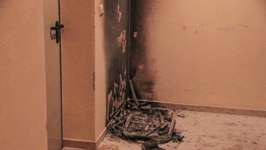 Rauch drang aus Mehrfamilienhaus: Stuhl brannte in Bamberg