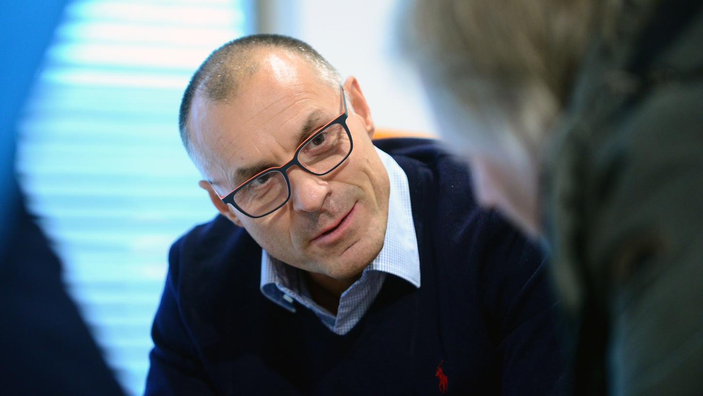 Michael Peter ist Gründer der Stiftung. Sie ist auf der Suche nach gemeinnützigen Projekten, die Hilfe während der Corona-Krise benötigen. Michael Peter ist Gründer der Stiftung. Sie ist auf der Suche nach gemeinnützigen Projekten, die Hilfe während der Corona-Krise benötigen.