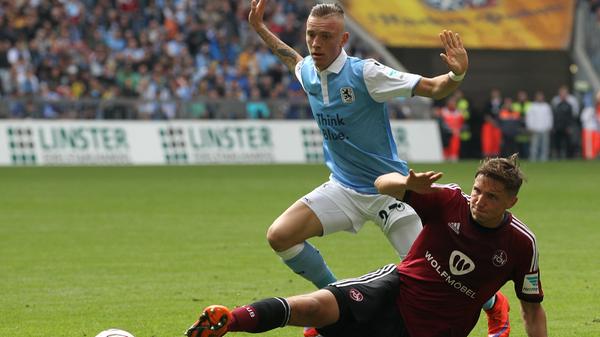 Wäre da nicht Niklas Stark, wären die Wintertransfers in der Saison 2012/13 herzlich erfolglos gewesen. Aber da war es ja, das Talent aus der eigenen Jugend, das am 27. April 2013 bei der TSG Hoffenheim zum ersten Mal Bundesligaluft schnuppern durfte. Richtig in die Mannschaft rutschte Stark aber erst in der folgenden Spielzeit, bevor Adduktorenbeschwerden ihn wieder etwas aus der Bahn warfen. Doch der deutsche Nationalspieler - wenn auch noch nicht mit allzu vielen Einsätzen dekoriert - ließ sich davon nicht abbringen. Und wurde zu einem wichtigen Teil der Club-Abwehr. Im Sommer 2015 führte der Weg des jungen Ipsheimers, des Top-Talents aus der mittelfränkischen Winzergemeinde also, zur Berliner Hertha, bei der Stark in der Innenverteidigung meist gesetzt ist.