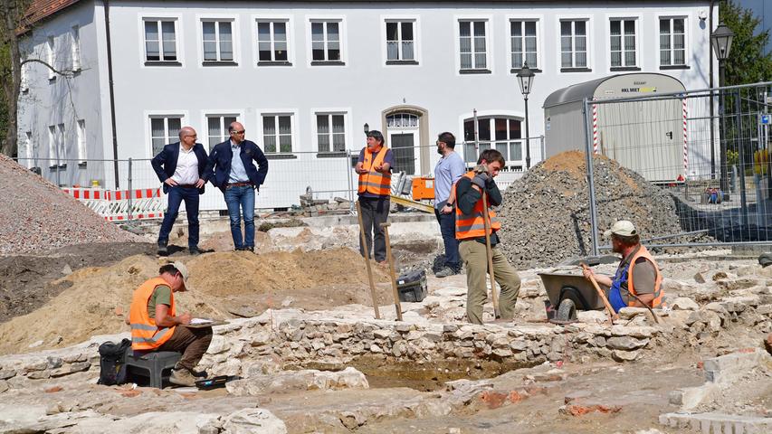 An der Glasergasse und Kaminfegergasse suchen Archäologen nach Relikten vergangener Epochen der Neumarkter Stadtgeschichte.