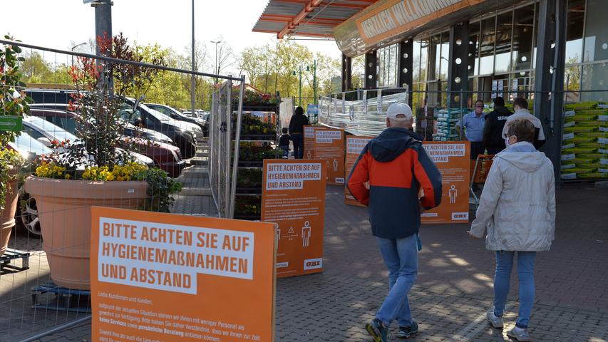 Corona-Shutdown, Tag 34: Ab heute dürfen einige Geschäfte, Gartencenter und Baumärkte wie der Obi in Erlangen wieder öffnen bei Einhaltung der Vorschriften.