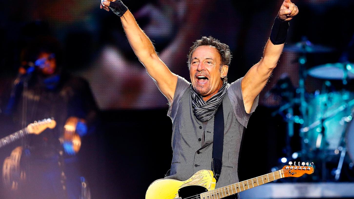 Rocker Bruce "The Boss" Springsteen liebt bei seinen Konzerten die Nähe zu den Fans. Ausgerechnet jetzt wird er zum Garanten für Distanz. Mindestens seine Körpergröße soll die Bevölkerung untereinander Abstand halten.