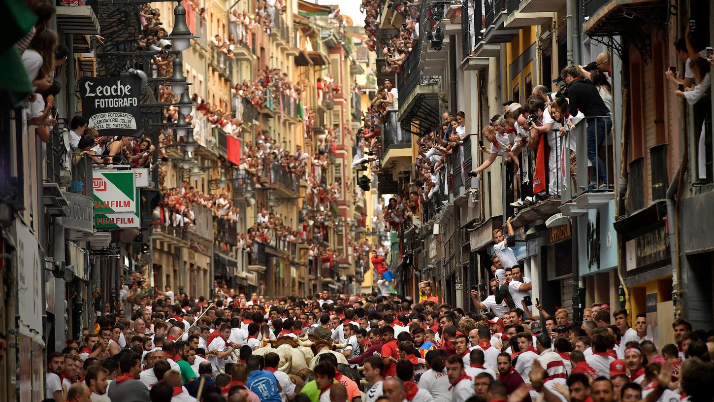 Wegen der Corona-Krise ist am Dienstag das für Juli geplante "Sanfermines"-Fest in der nordspanischen Stadt abgesagt worden.