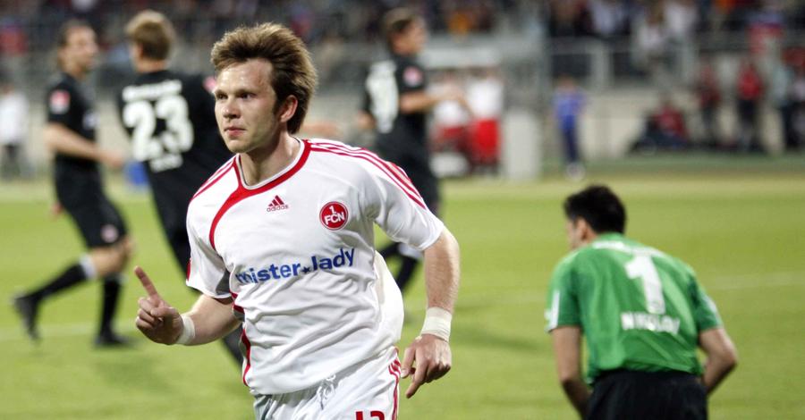 Ivan Saenko war an diesem Abend nicht zu stoppen, der Stürmer tunnelte Eintracht-Keeper Nikolov in der 25. Minute - 2:0. Da war klar: Alles ist möglich!