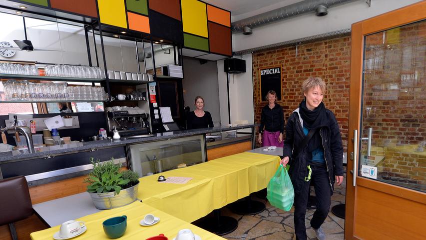 Corona-Shutdown, Tag 36: Mit Essen "to go" und Take-Away versuchen viele Wirte, über die Runden zu kommen. Auch Katja Helbig. Sie betreibt seit über 20 Jahren das kleine Café Brazil in der Bismarckstraße.