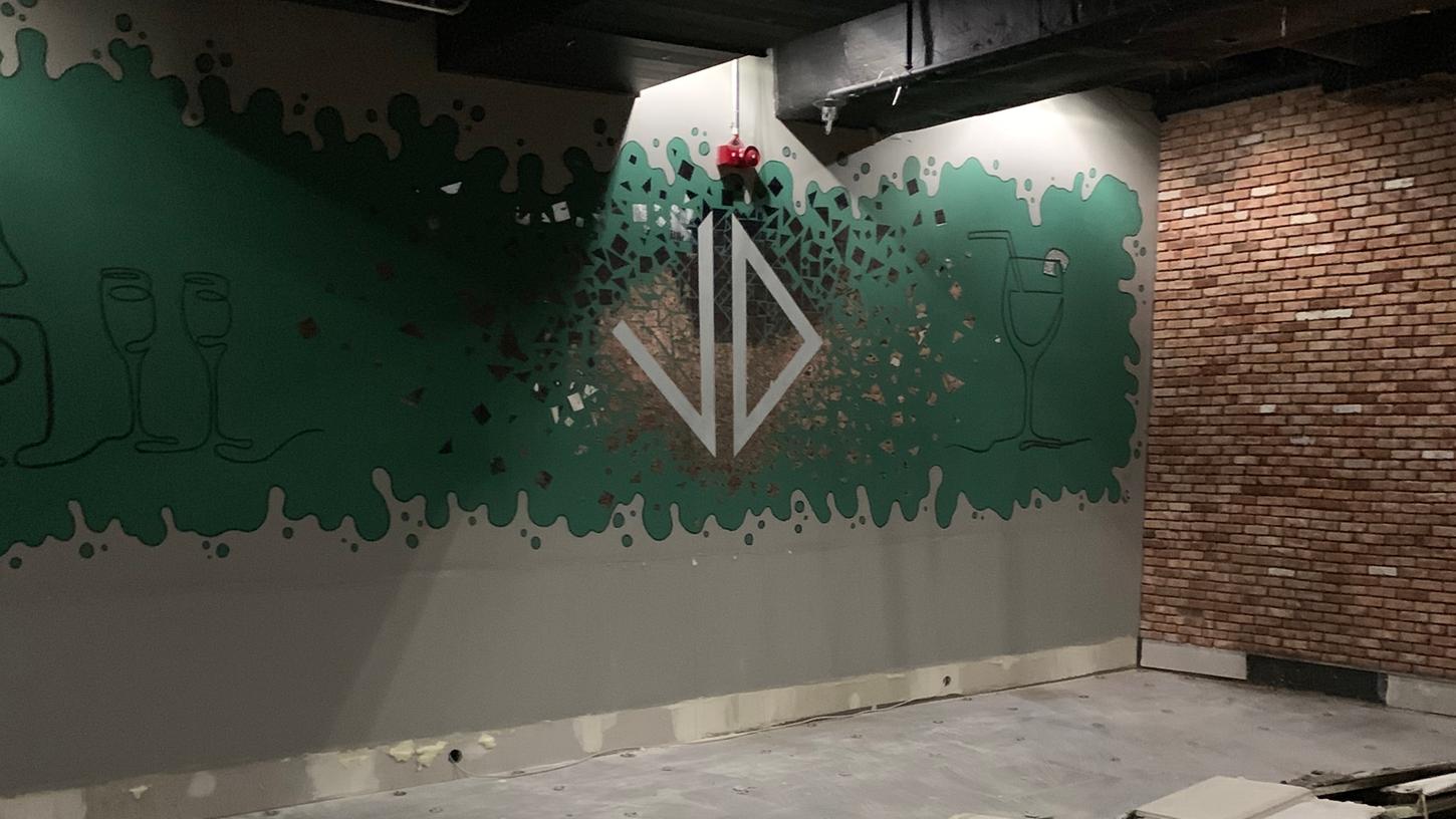 Aktuell eine Baustelle: Von der Discothek John Doe ist noch das Logo an der Wand sichtbar.