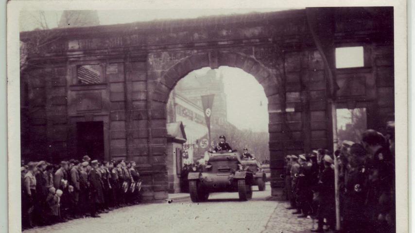 1945 abgerissen: Das Nürnberger Tor in Erlangen