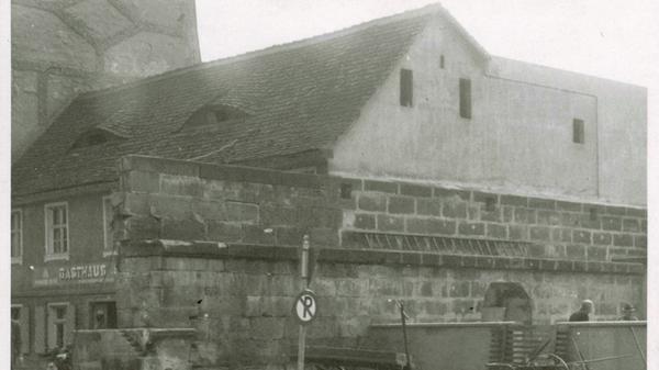 Die Benutzung der Hauptstraße war der Besatzungsmacht vorbehalten, da der Nachschub für den Krieg Vorrang besaß.