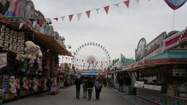 Das Frühlingsfest in Nürnberg: Frankens größtes Volksfest. Nachdem es 2019 zum 100. Mal stattfand, hat es in diesem Jahr - Corona bedingt - eine Pause gemacht. Nächstes Jahr startet es dann aber zum 101. Mal voll durch.