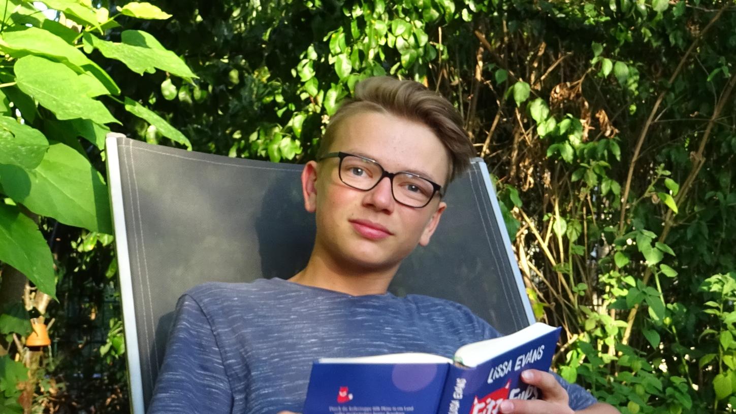 Daniel Eckert aus Hirschaid ist junger Buchblogger - und könnte sich vorstellen, einmal Autor zu werden.