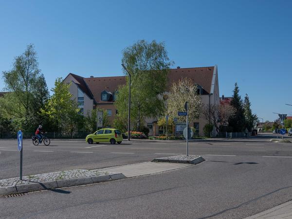 Dem Radwegekonzept der Stadt Hilpoltstein ist die Installation einer Ampel an der Kreuzung der Rother Straße mit der Albrecht-Dürer-Straße und der Sperberstraße geschuldet.