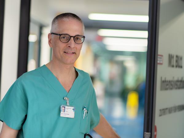 "Der Zeitpunkt ist der Knackpunkt", sagt Richard Strauß vom Uniklinikum Erlangen über die künstliche Beatmung.