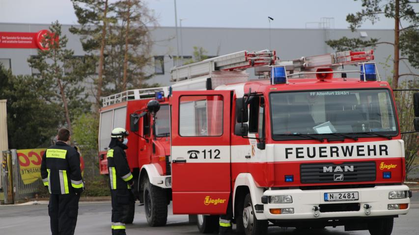 Großeinsatz in Nürnberg: Brand in Papierfabrik ausgebrochen