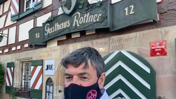 Auch in schlechten Zeiten zu seinem Verein hält Club-Fan und Edel-Gastronom Stefan Rottner.