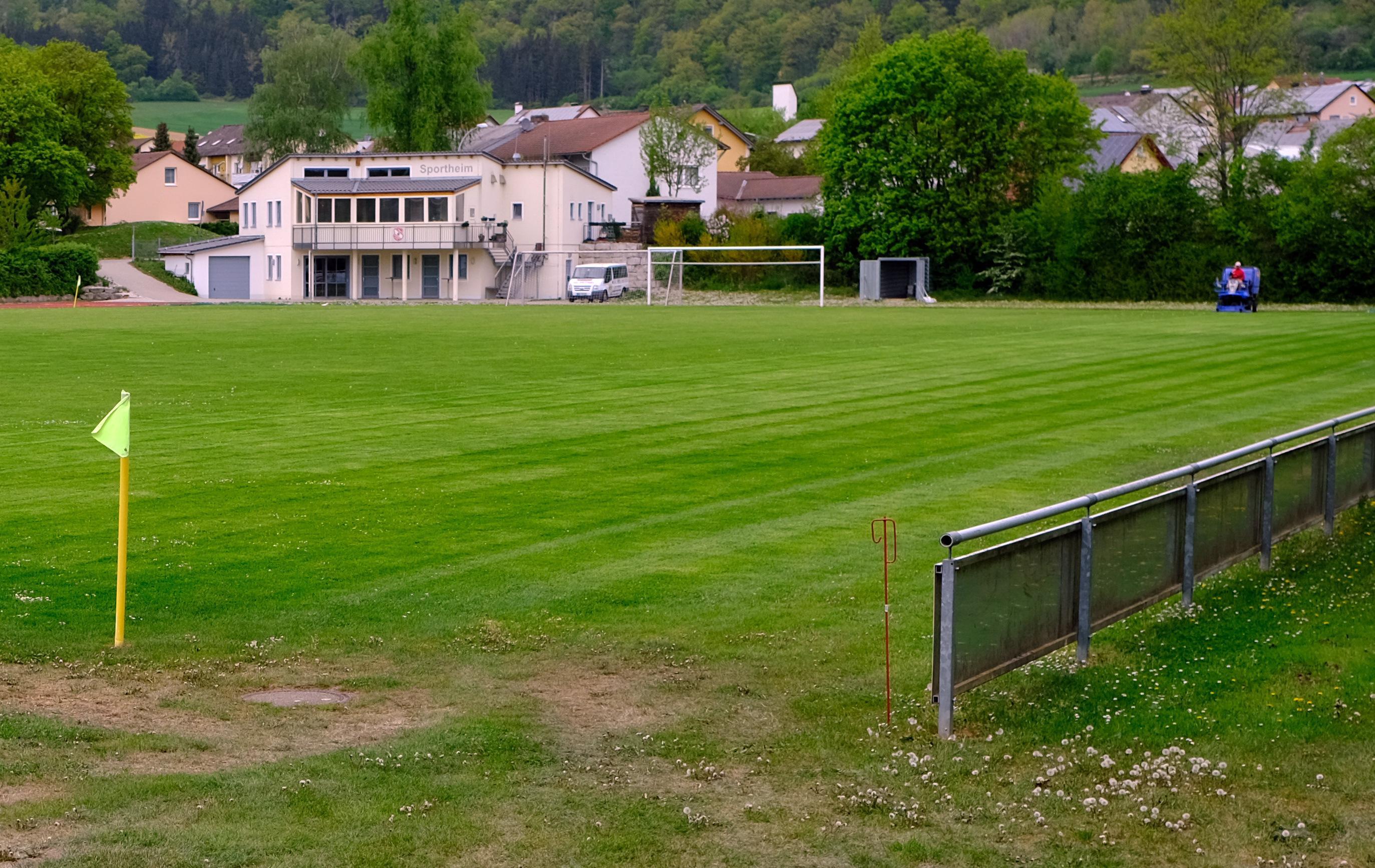Dietfurt kann nicht nur Fasching, das beweist der TSV von der Altmühl mit 1263 Mitgliedern auf Platz 6 der inoffiziellen Tabelle und büßte damit lediglich ein paar Anhänger ein. Über de Landkreisgrenzen hinaus bekannt ist der 7-Täler-Lauf.
