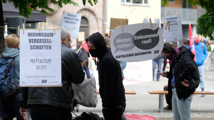Am Petra-Kelly-Platz in Gostenhof wurden die Forderungen buchstäblich auch plakativ deutlich gemacht.