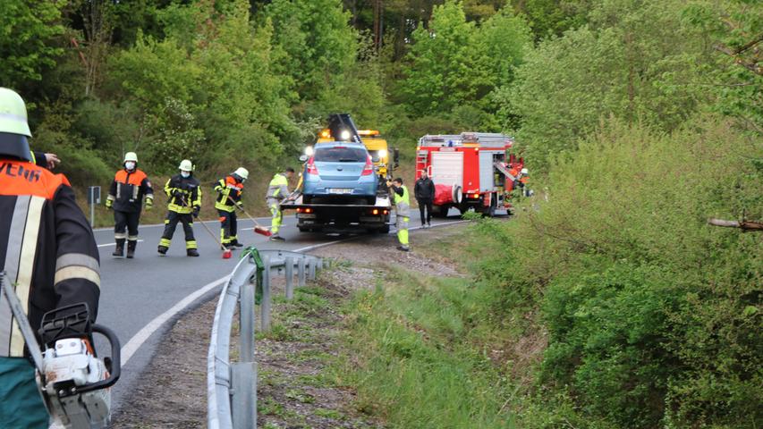 Landkreis Ansbach: Junger Autofahrer kommt von der Straße ab