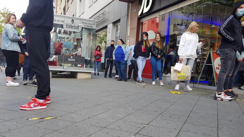 Nach Corona-Kater: Tausende strömen zum Shoppen in Nürnbergs City