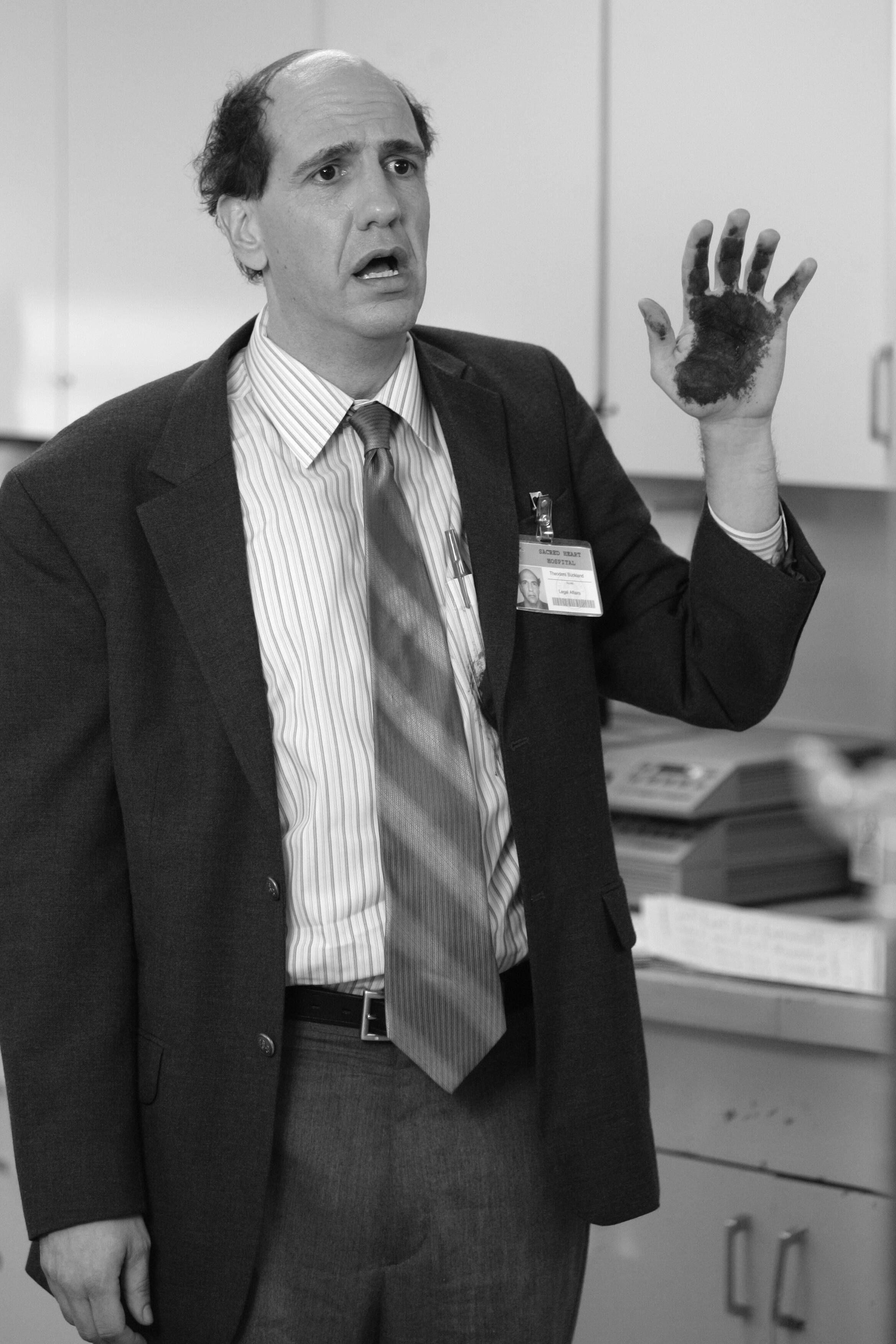 Der US-Serienschauspieler Sam Lloyd ist im Alter von 56 Jahren am 30. April in Los Angeles an Krebs gestorben. Bekannt wurde Lloyd als zerstreuter Anwalt Ted Buckland in fast 100 Folgen der Krankenhaus-Comedy "Scrubs", aber Lloyd spielte auch in anderen Serien wie "Desperate Housewives" und Filmen wie "Galaxy Quest" und "Flubber".