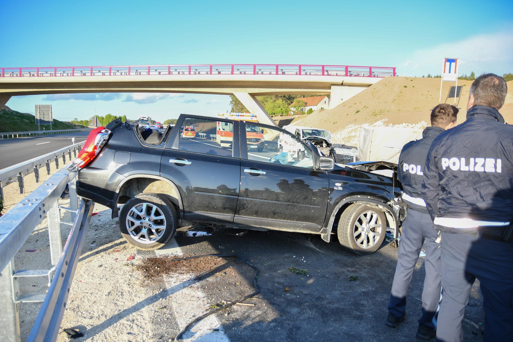 Großeinsatz Und Vier Verletzte: Schwerer Unfall Auf B2 Bei Roth ...