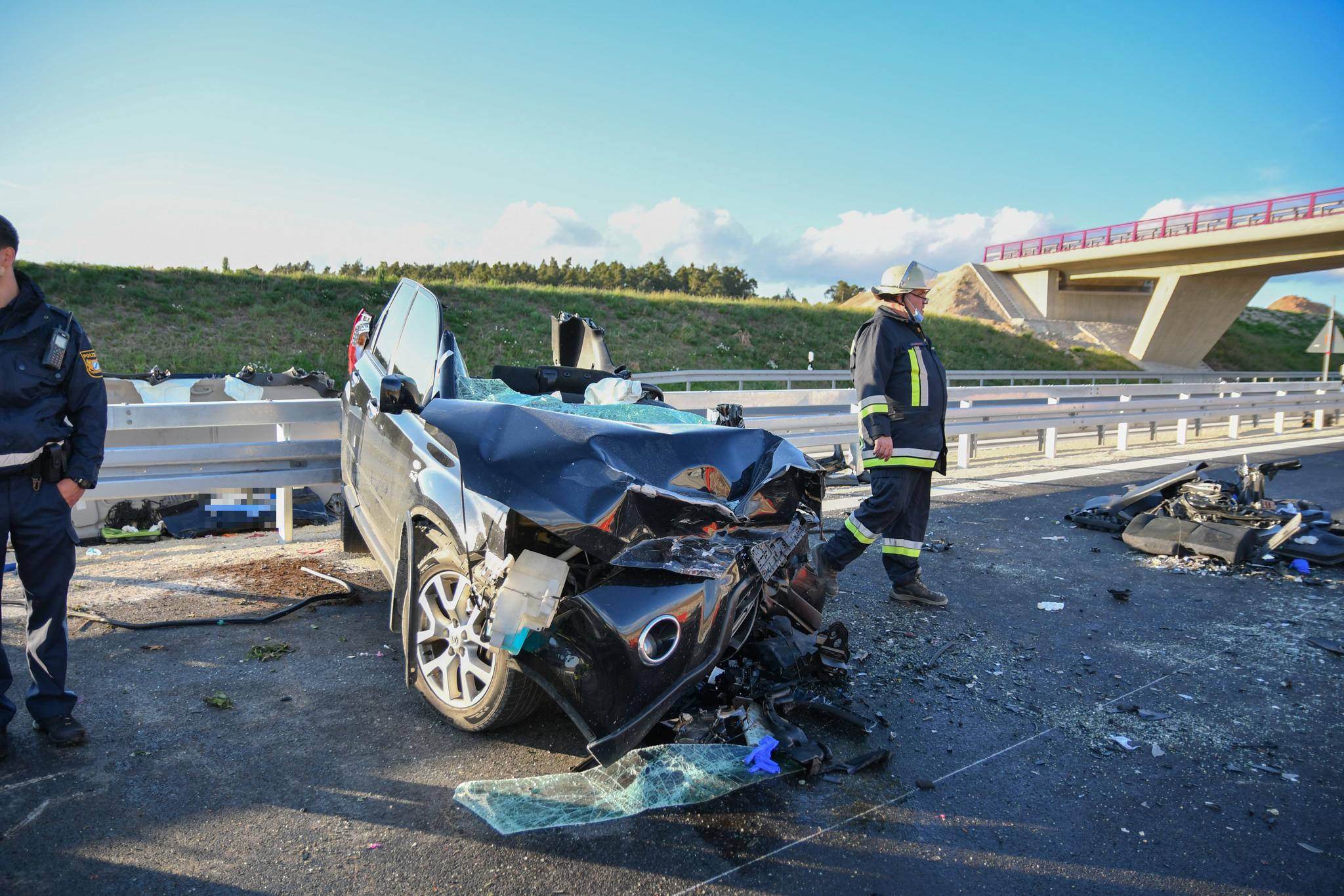 Großeinsatz Und Vier Verletzte: Schwerer Unfall Auf B2 Bei Roth ...