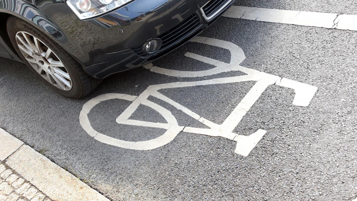 So nicht: Wer sein Auto auf dem Radweg parkt gefährdet andere Verkehrsteilnehmer. 