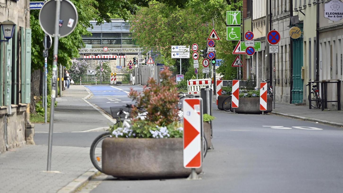 Wieder Diskussion: Neue Straße in Erlangen bleibt möbliert